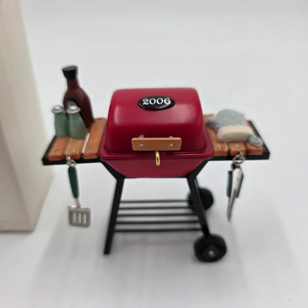 Hallmark 2006 Keepsake Oh What a Grill Christmas Ornament‎ Red Grill BBQ